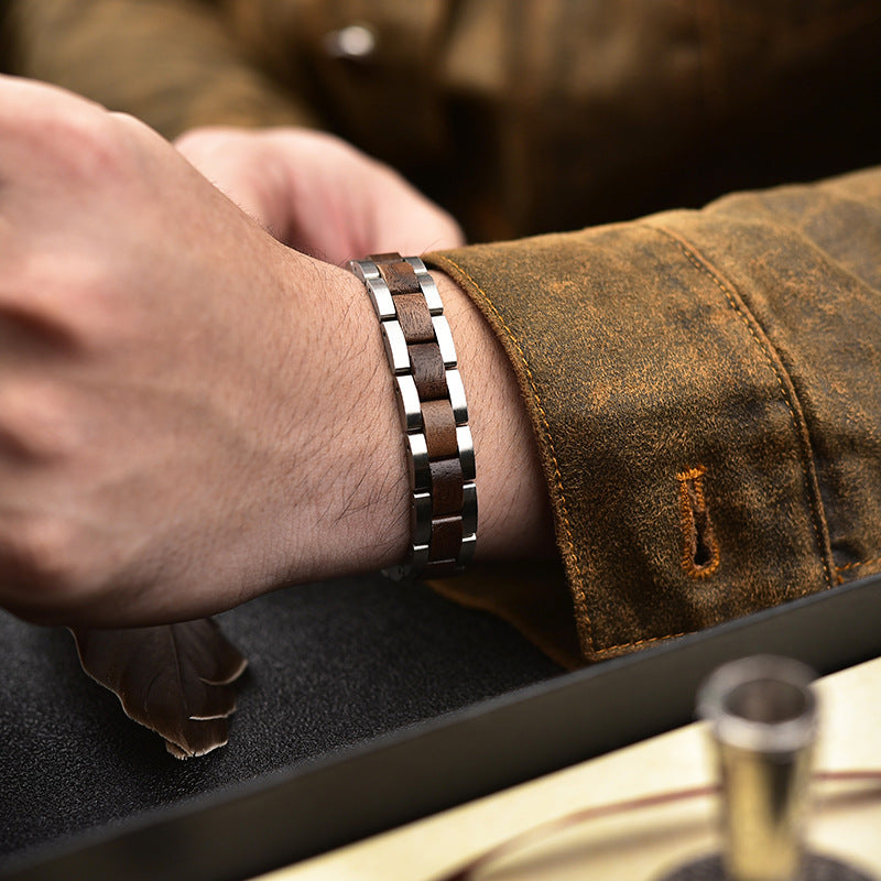 Naturkraft - Armband aus Walnussholz und schimmerndem Edelstahl
