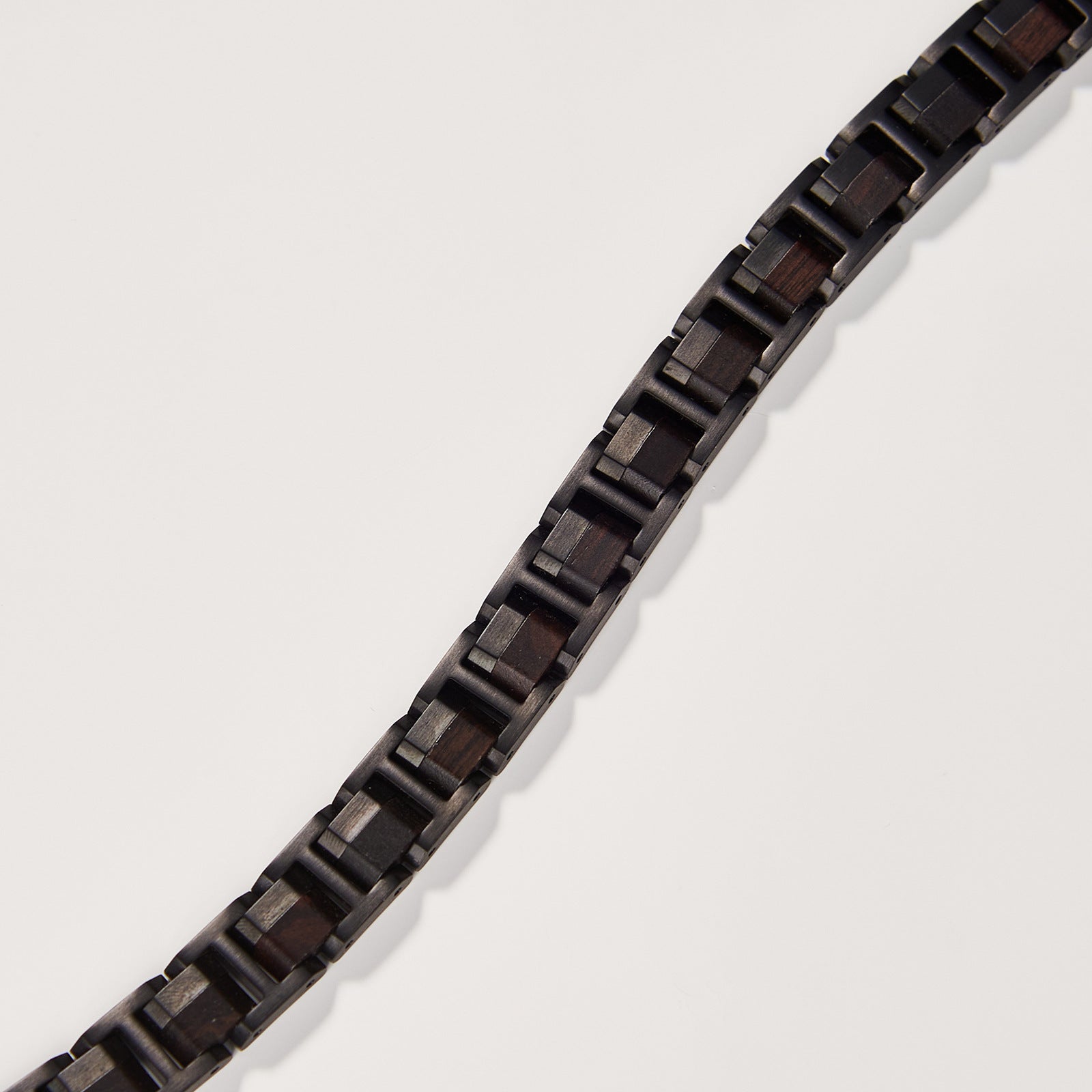 Schattenfront - Armband aus Sandelholz und gefärbtem Edelstahl