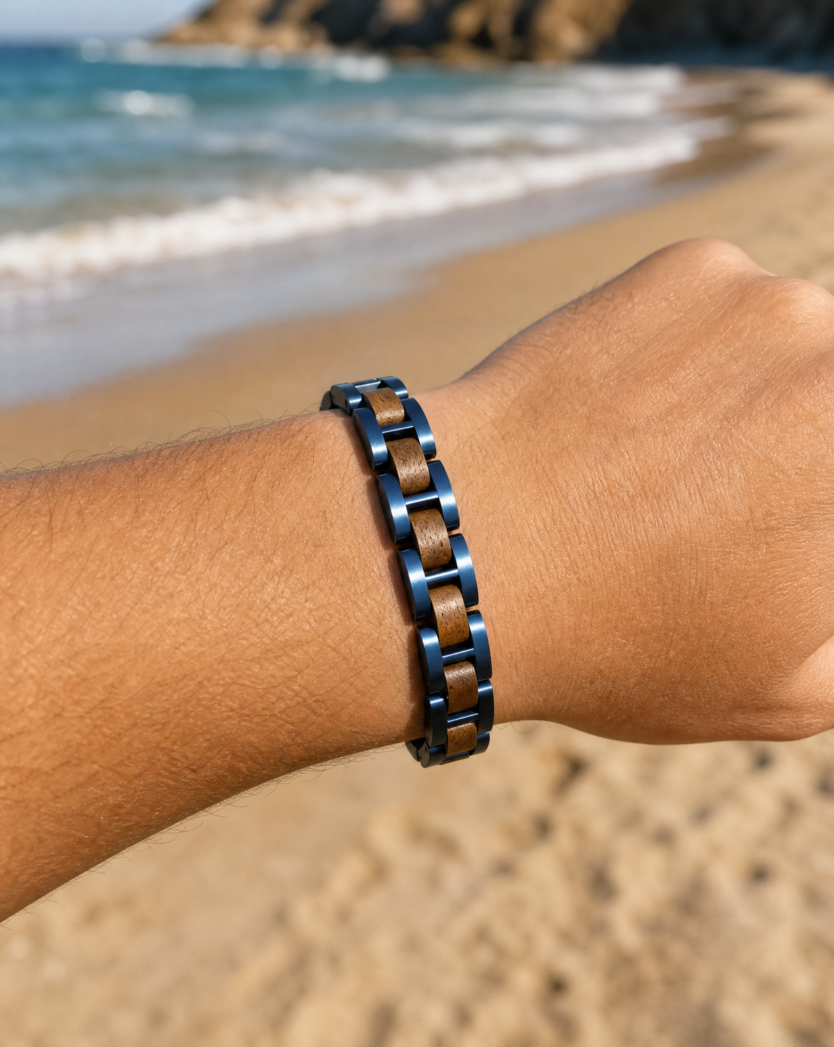 Meerestiefe - Armband aus Walnussholz und blauem Edelstahl