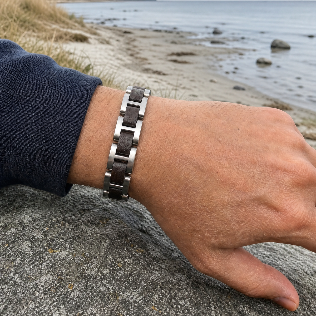 Nordanker - Armband aus schwarzem Sandelholz und Edelstahl