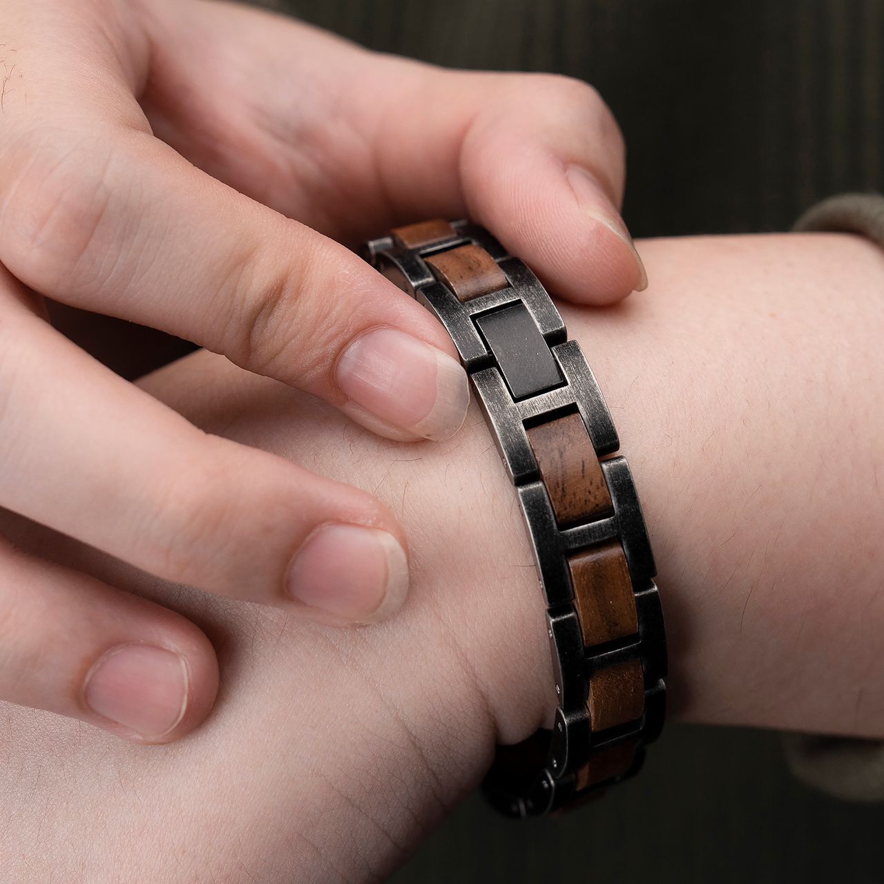 Naturbursche - Armband aus Walnussholz und gebürstetem Edelstahl