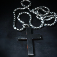 Kreuz - aus Walnussholz und Edelstahl